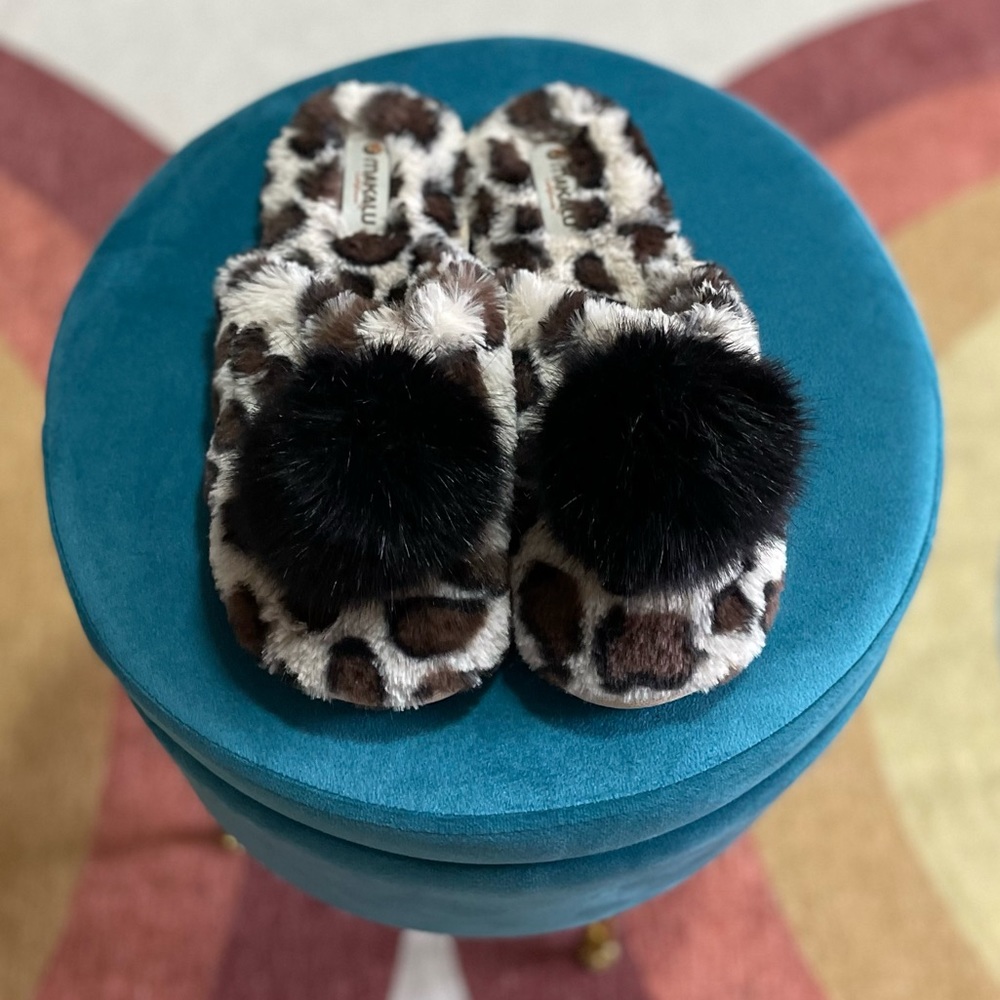 NWOT Malaku Slippers